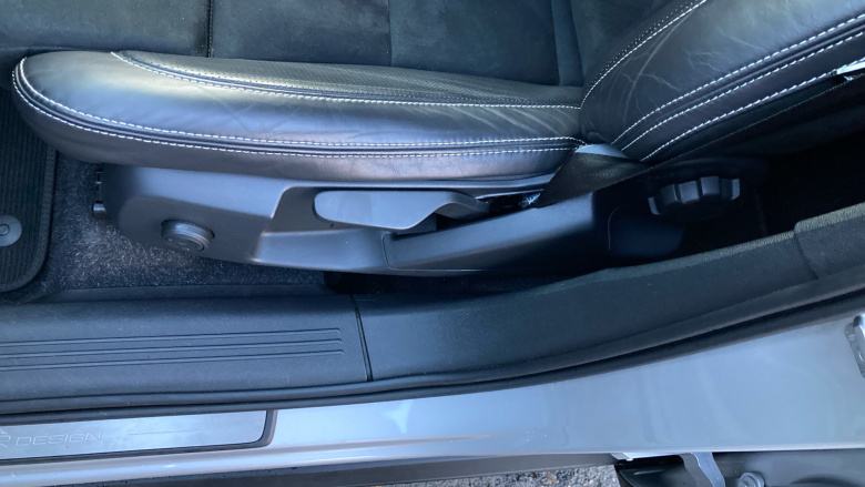 Volvo Xc40 2.0 D3 R DESIGN 5dr AWD Geartronic Diesel Estate